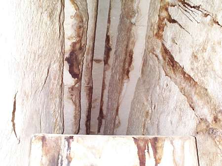 Corbelled ceiling of the 2nd portcullis block of the Bent Pyramid of Dahshur - Copyright 2000 - Andrew Bayuk - All Rights Reserved